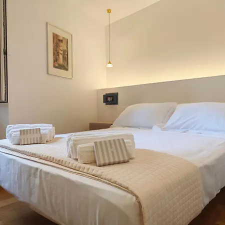 La Casa Rotonda * 韦内雷港